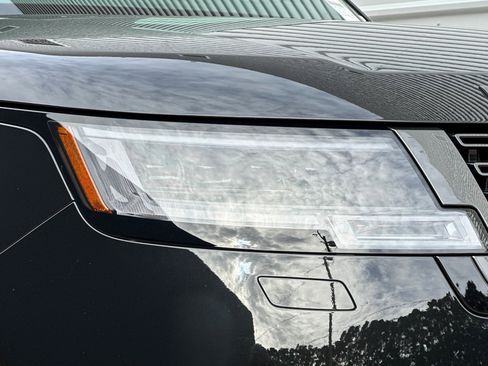 New 2026 Land Rover Range Rover SE image 12