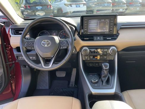 Used 2021 Toyota RAV4 XLE Premium AWD/4WD image 4