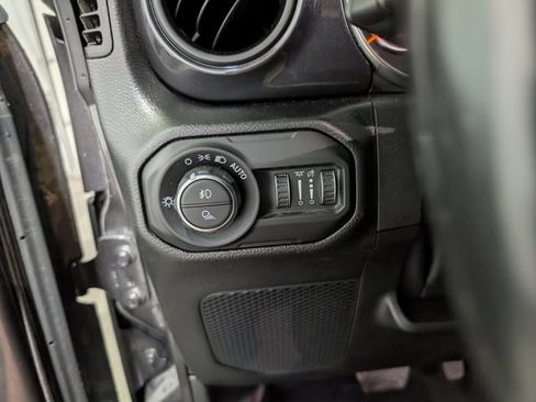 Used 2022 Jeep Gladiator Sport AWD/4WD image 18