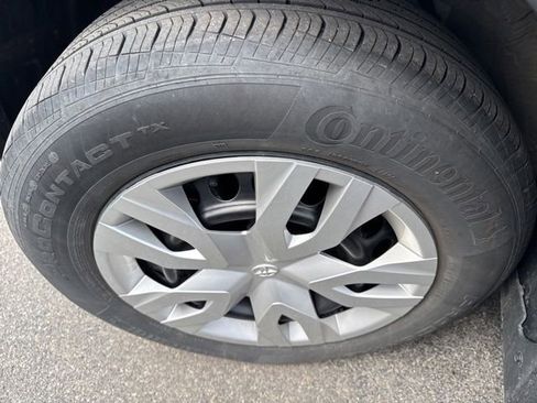 Used 2024 Toyota Corolla Cross L AWD/4WD image 4