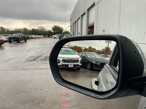 Used 2025 Chevrolet Equinox LT image 18