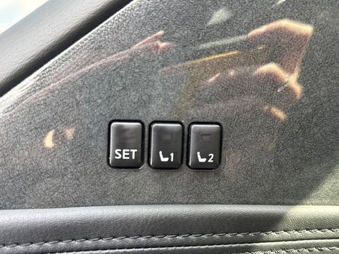 Used 2024 Nissan Armada SL w/ Midnight Edition Package image 32