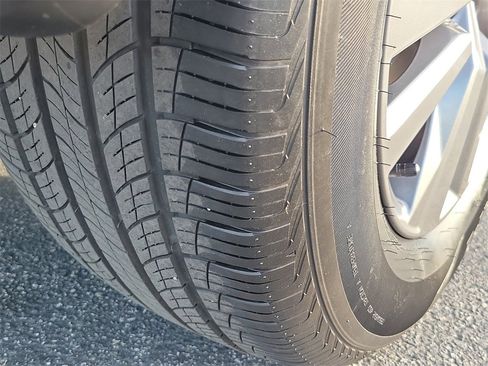 Used 2025 Nissan Pathfinder S image 25