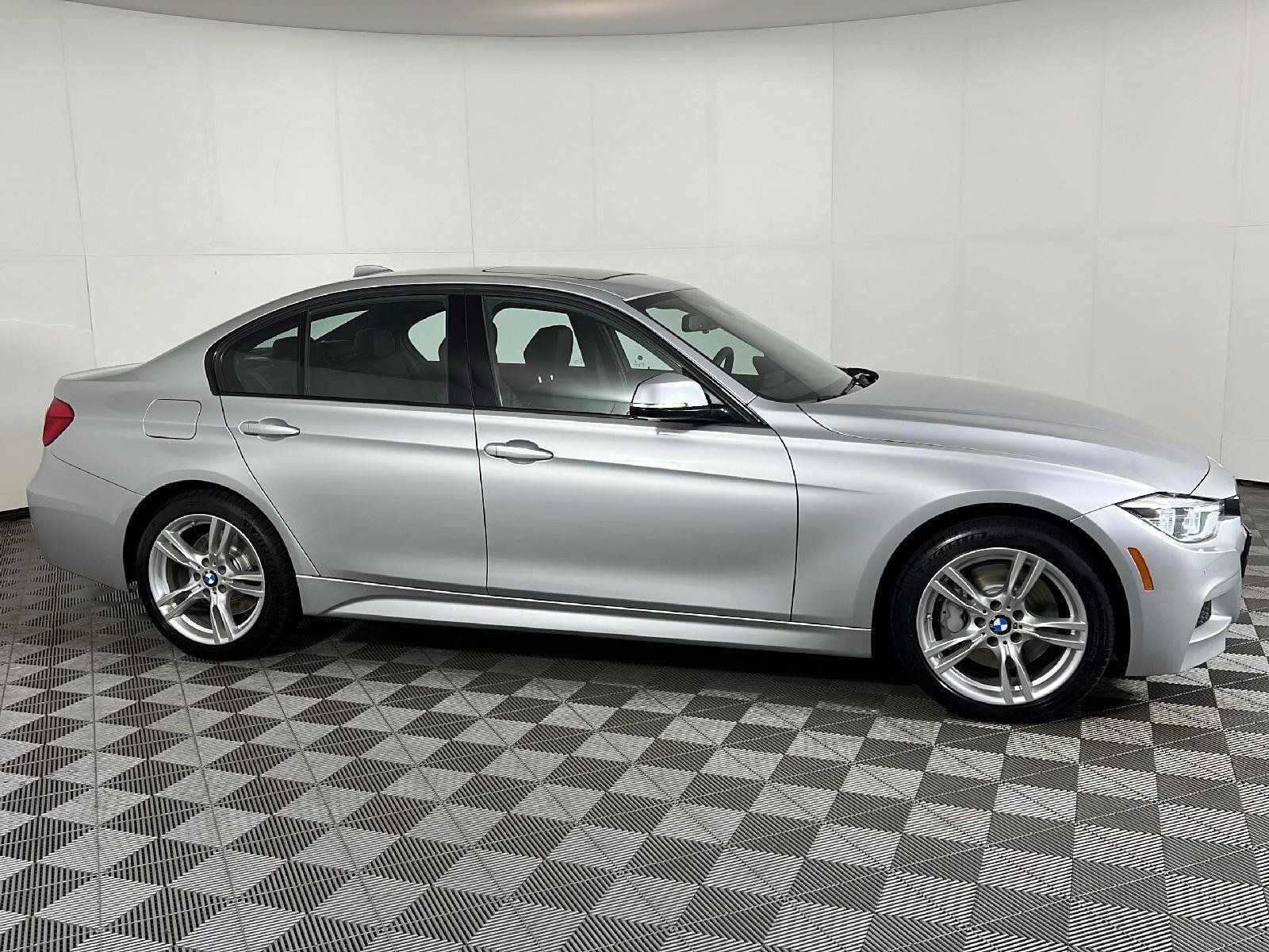 Used 2017 BMW 330i xDrive Sedan AWD/4WD image 3