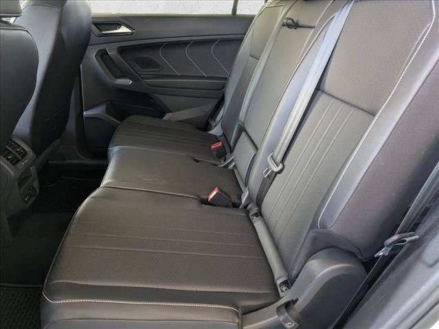 Used 2023 Volkswagen Tiguan SE w/ Panoramic Sunroof Package FWD image 12