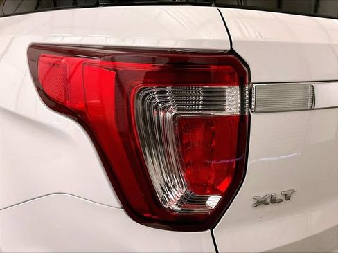 Used 2018 Ford Explorer XLT AWD/4WD image 29