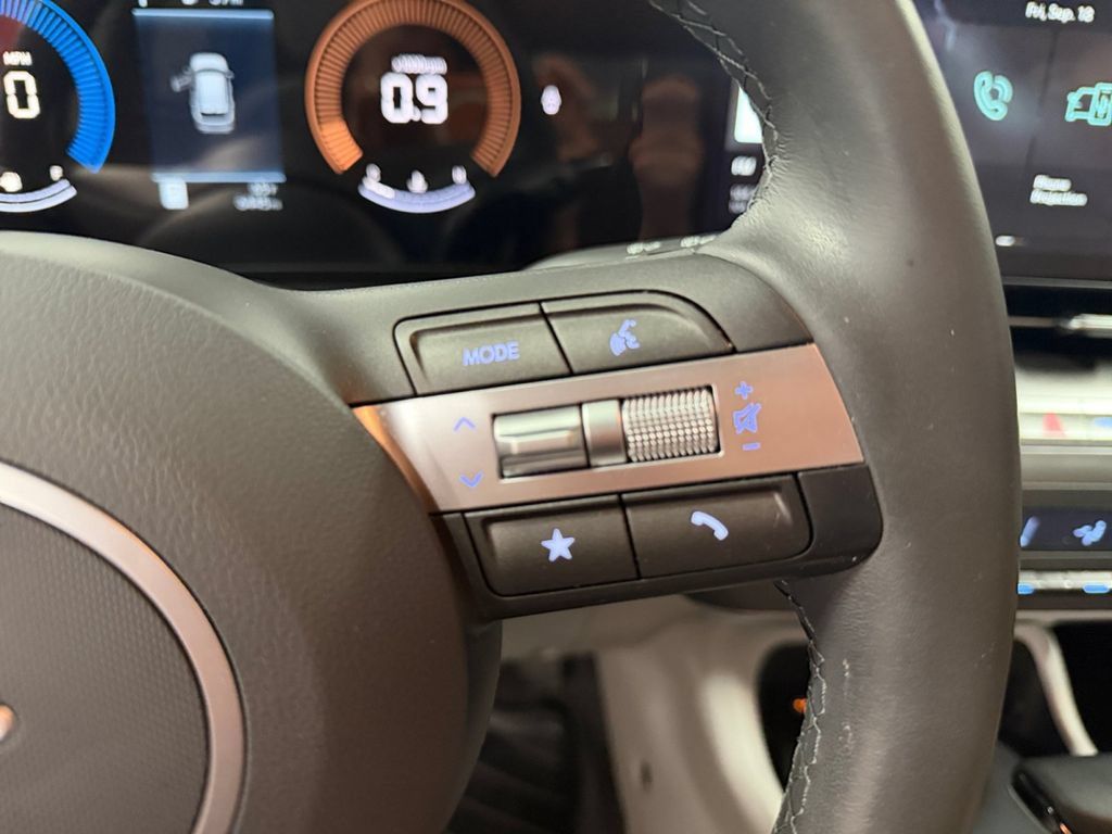 Used 2025 Hyundai Kona SEL AWD/4WD image 35