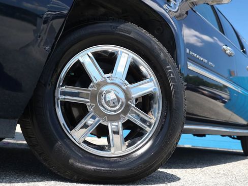 Used 2007 Cadillac Escalade ESV AWD w/ Information Package image 19