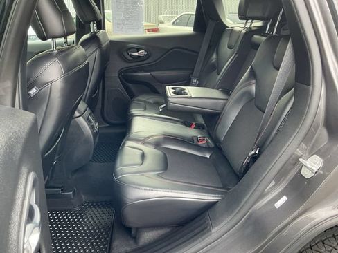 Used 2021 Jeep Cherokee Trailhawk AWD/4WD image 22