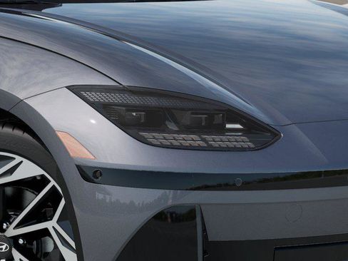 New 2025 Hyundai Ioniq 6 Limited image 9
