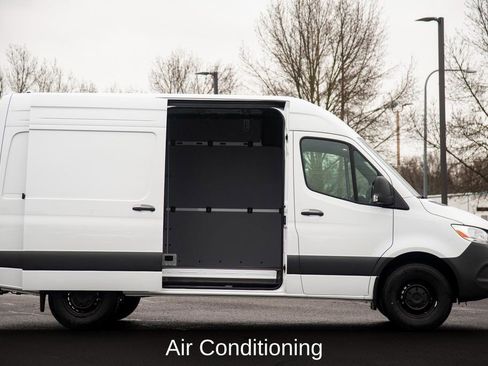 Used 2025 Mercedes-Benz Sprinter 2500 image 8