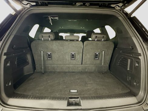 Used 2025 GMC Acadia Elevation image 31