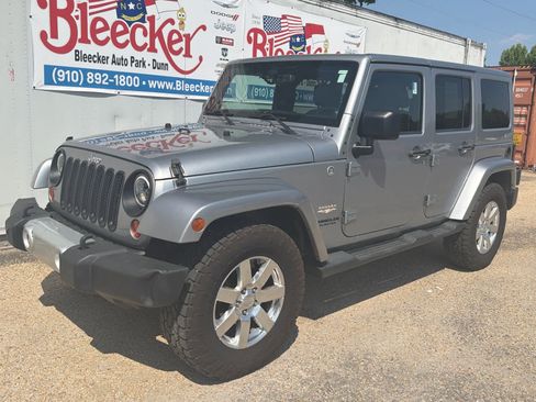 Used 2013 Jeep Wrangler Unlimited Sahara AWD/4WD image 6