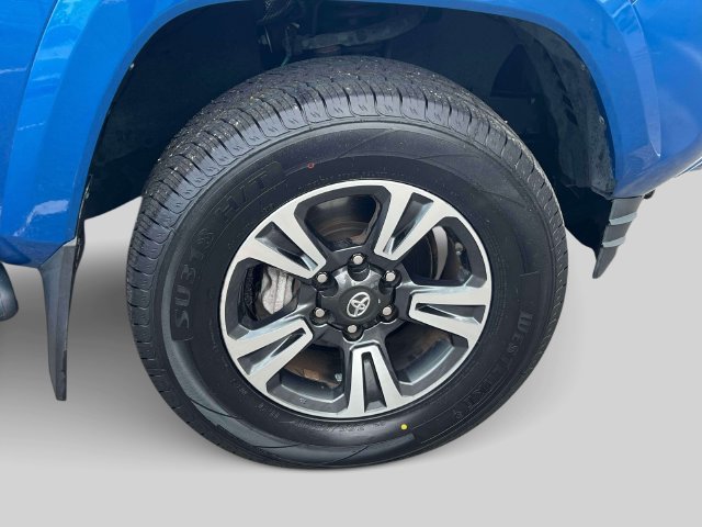 Used 2018 Toyota Tacoma TRD Sport AWD/4WD image 14