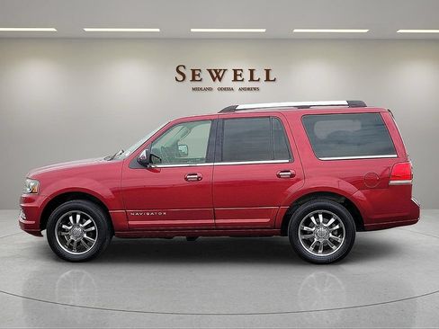 Used 2015 Lincoln Navigator 4WD image 2