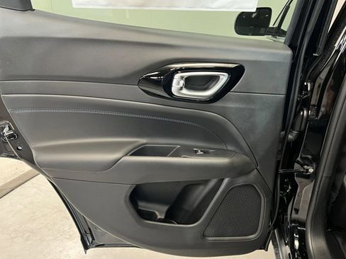 New 2026 Jeep Compass Latitude AWD/4WD image 18