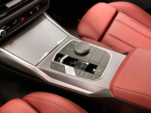 Used 2025 BMW 330i xDrive Sedan w/ M Sport Package image 19