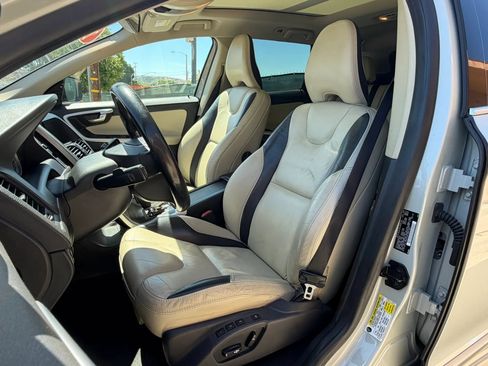 Used 2011 Volvo XC60 T6 R-Design w/ Convenience Pkg AWD/4WD image 10