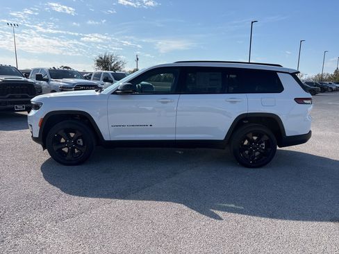 New 2025 Jeep Grand Cherokee L Limited w/ Luxury Tech Group II image 2