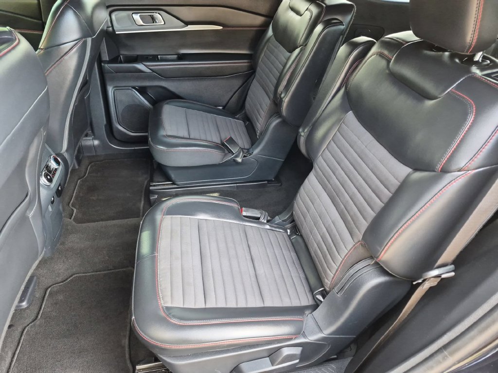 Used 2025 Ford Explorer ST-Line w/ Premium Package AWD/4WD image 21