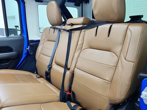 Used 2023 Jeep Wrangler Unlimited Sahara w/ Cold Weather Group image 33