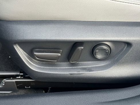 Used 2025 Toyota Camry XLE image 19