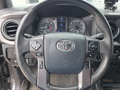 Used 2020 Toyota Tacoma TRD Off-Road w/ Technology Package AWD/4WD image 14