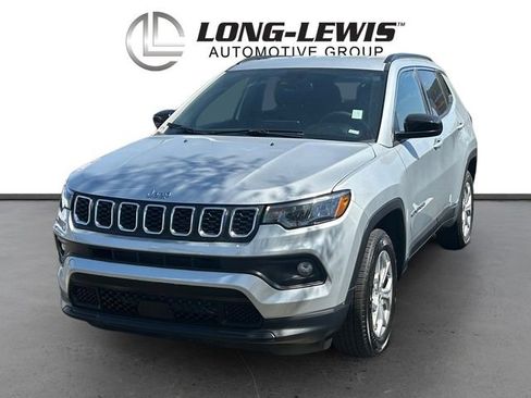 Used 2024 Jeep Compass Latitude image 1