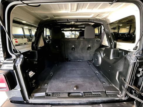 Used 2023 Jeep Wrangler Unlimited Sahara AWD/4WD image 17
