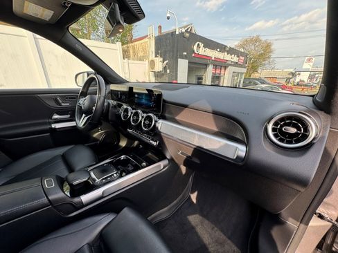 Used 2021 Mercedes-Benz GLB 250 4MATIC image 42