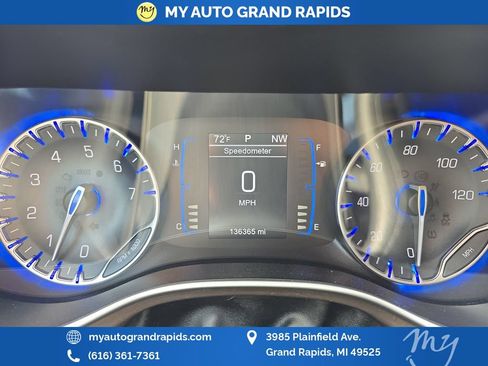 Used 2017 Chrysler Pacifica Touring FWD image 17