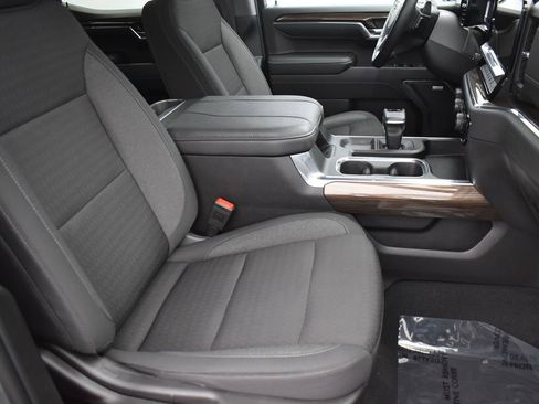 Used 2024 Chevrolet Silverado 1500 LT Trail Boss w/ Convenience Package II image 32