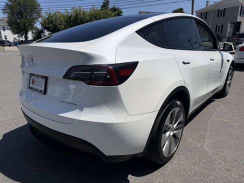 Used 2022 Tesla Model Y Long Range AWD/4WD image 7