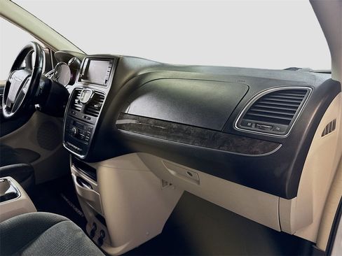 Used 2012 Chrysler Town & Country Touring image 29