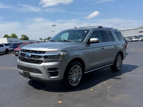 Used 2024 Ford Expedition Limited AWD/4WD image 8