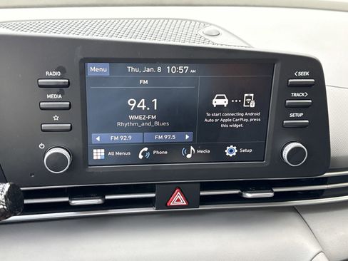 Certified 2025 Hyundai Elantra SE image 22