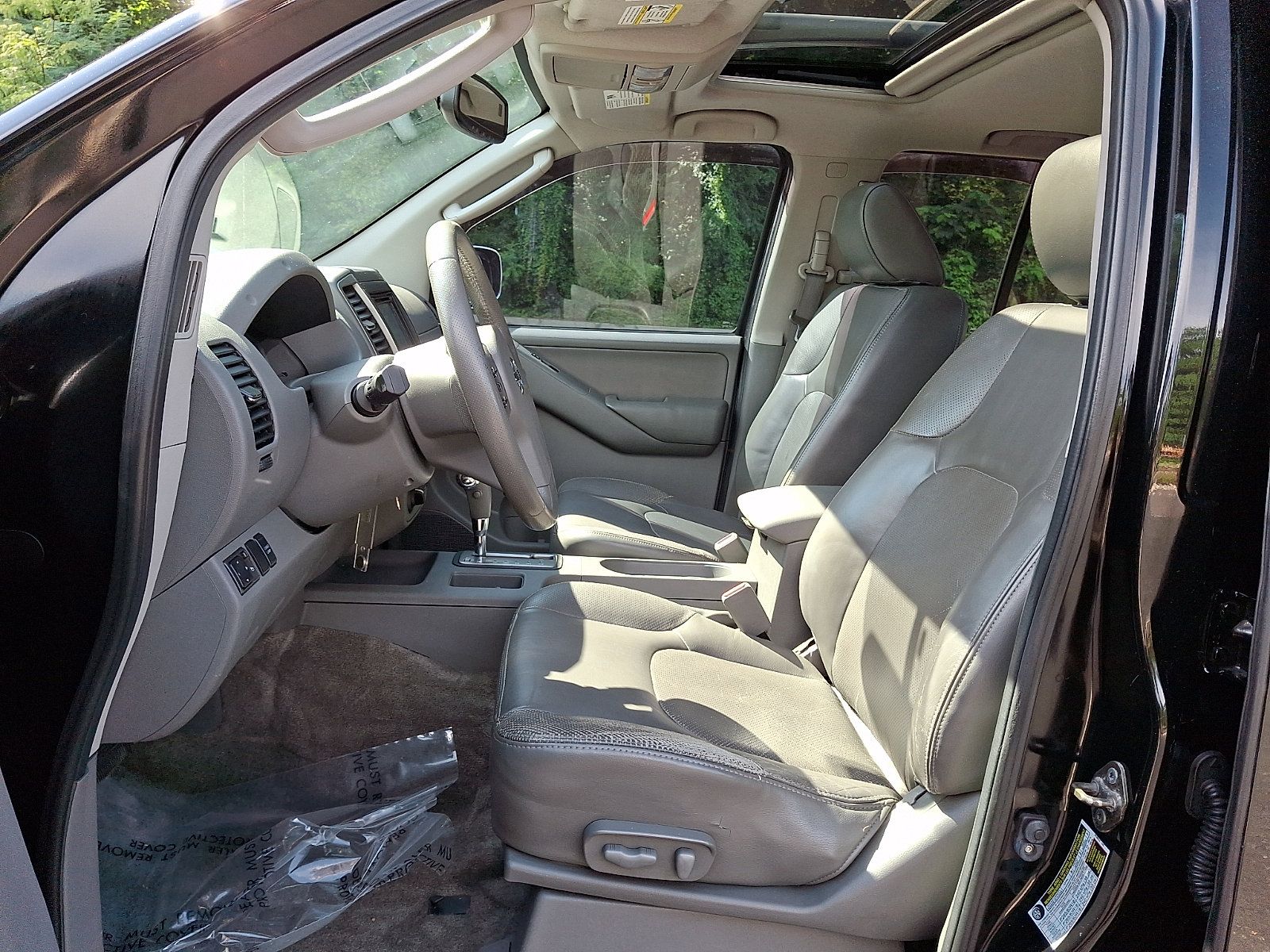 Used 2011 Nissan Frontier SL w/ Moonroof Pkg AWD/4WD image 15