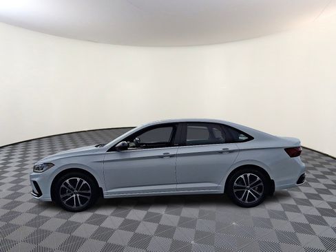 Used 2025 Volkswagen Jetta Sport image 4