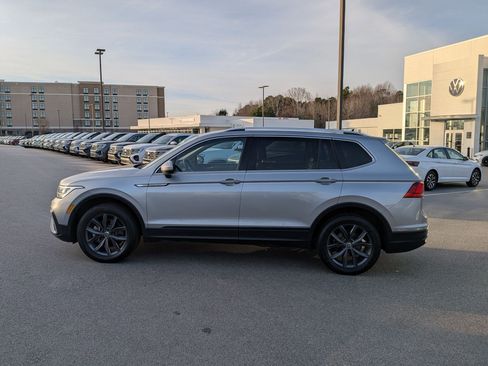 Used 2022 Volkswagen Tiguan SE image 6