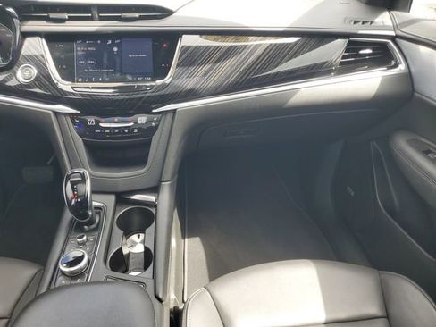 Used 2025 Cadillac XT6 Premium Luxury image 17