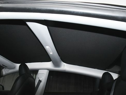 Used 2023 Tesla Model 3 Standard Range image 40