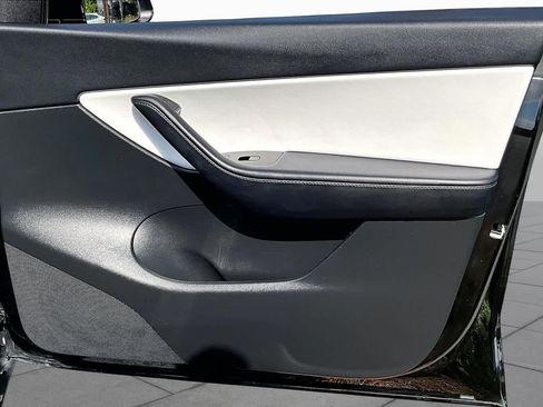 Used 2021 Tesla Model Y Long Range AWD/4WD image 22