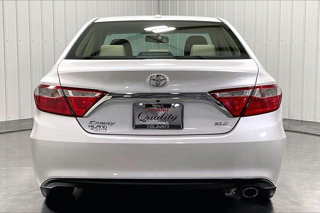 Used 2017 Toyota Camry XLE w/ Moonroof Package FWD image 4