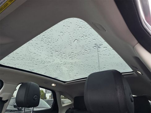 Used 2018 Jaguar E-PACE S image 19