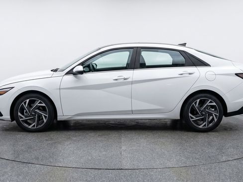 Used 2025 Hyundai Elantra SEL FWD image 5