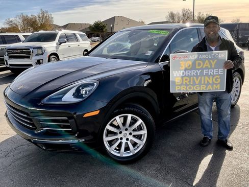 Used 2022 Porsche Cayenne Platinum Edition image 1