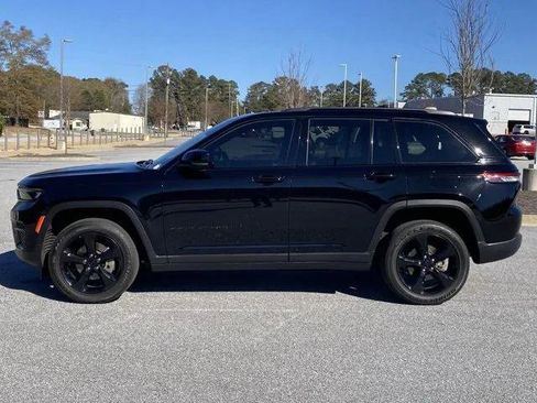 Certified 2023 Jeep Grand Cherokee Altitude image 7