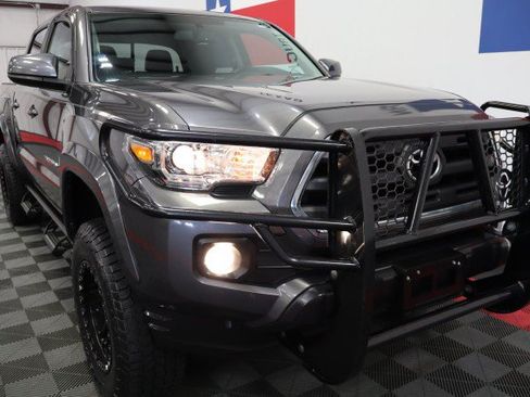 Used 2017 Toyota Tacoma SR5 w/ Tow Package RWD image 23