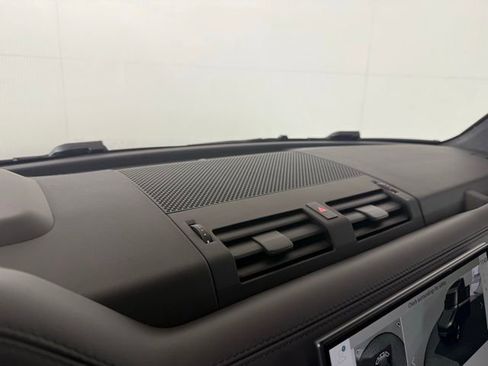 New 2025 Land Rover Defender 110 V8 image 31