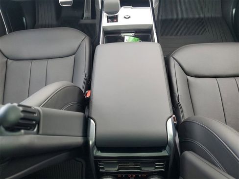 New 2025 Land Rover Range Rover Long Wheelbase SE image 21